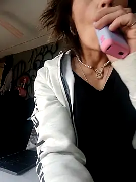 Rileyy7tk online show from March 3, 2026, 10:37 pm