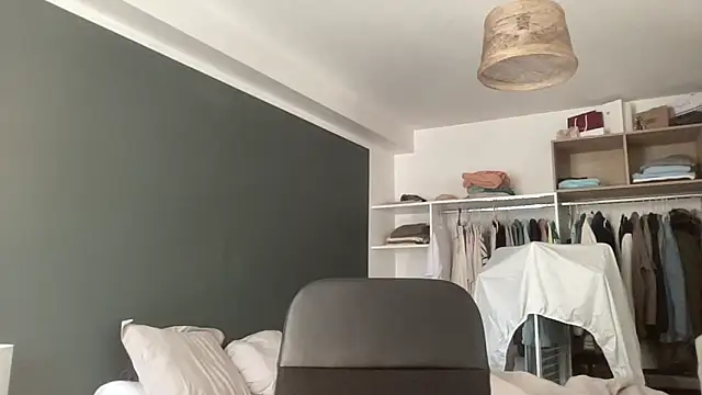 Snapshot of VersaGoo chatting on October 5, 2025, 1:31 pm VersaGoo online show from October 5, 2025, 1:31 pm