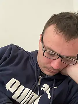 viktor1992-1-1 online show from February 16, 2026, 2:35 pm