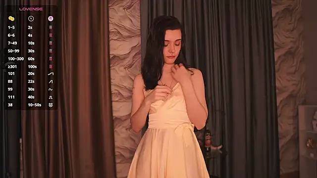 ElizabethMilller  online show from April 7, 2026, 10:42 pm