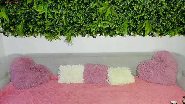 Snapshot of JadeDoll_ chatting on October 15, 2025, 4:29 pm JadeDoll online show from October 15, 2025, 4:29 pm