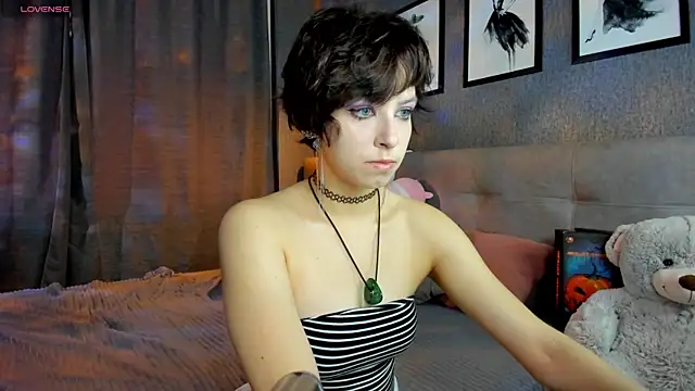 Sara Frayer online show from October 28, 2025, 4:27 am