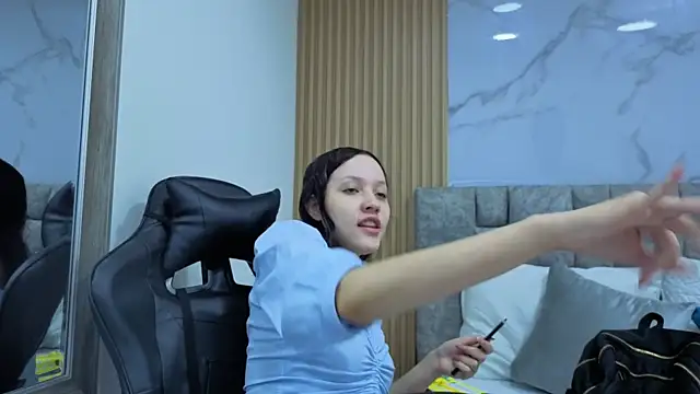 Snapshot of angel__kiss chatting on February 6, 2026, 12:30 pm angel kiss online show from February 6, 2026, 12:30 pm