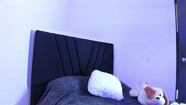 ValeStone online show from December 2, 2025, 9:10 pm