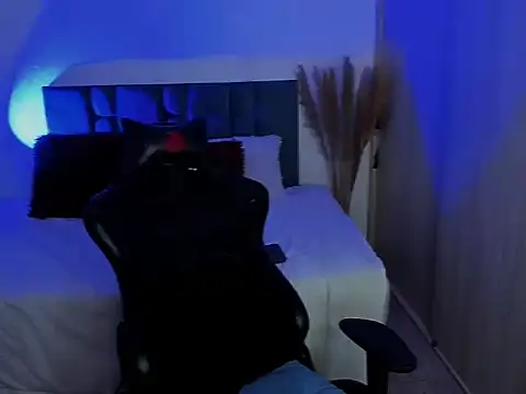 Dammianmiller online show from October 5, 2025, 2:43 am