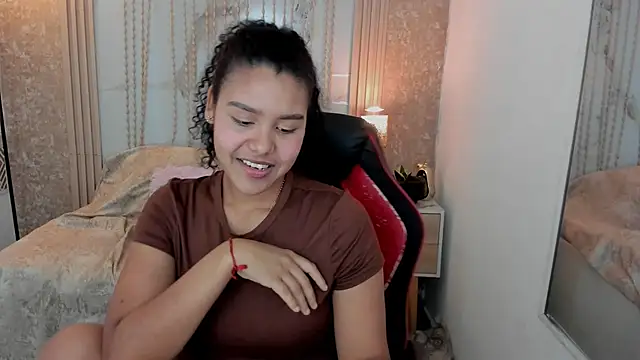 AriaVega online show from May 18, 2026, 2:12 pm