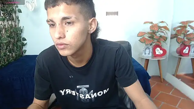 LiamBlack16 online show from October 12, 2025, 1:32 pm