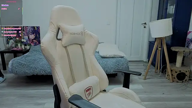 xAlisontiny online show from January 19, 2026, 6:50 am