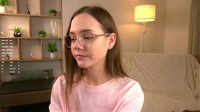 Snapshot of SweetSaraPie chatting on December 22, 2025, 7:33 pm SweetSaraPie online show from December 22, 2025, 7:33 pm