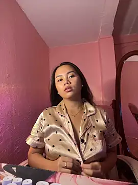 Snapshot of Funtasee_Andi chatting on April 27, 2026, 8:18 pm Funtasee Andi online show from April 27, 2026, 8:18 pm