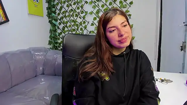 Snapshot of Violetta_Swett_ chatting on July 14, 2026, 12:33 pm Violetta Swett online show from July 14, 2026, 12:33 pm