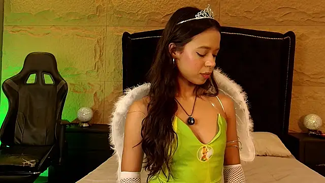 naomi hill1 online show from October 31, 2025, 10:00 pm