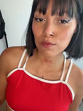 Qadeshoficial online show from November 5, 2025, 8:42 pm