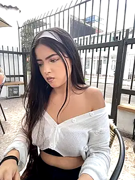 Snapshot of KyliePink_ chatting on October 15, 2025, 6:19 pm KyliePink  online show from October 15, 2025, 6:19 pm