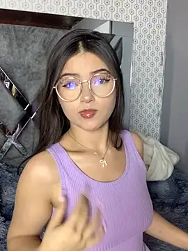 Snapshot of KyliePink_ chatting on October 27, 2025, 4:33 pm KyliePink  online show from October 27, 2025, 4:33 pm