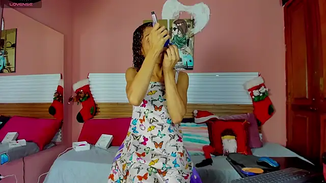 Tiffannydoll99 online show from November 28, 2025, 1:47 pm