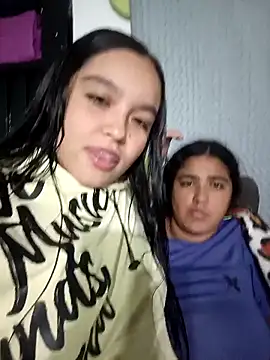 Snapshot of cleo_and_caliope chatting on October 19, 2025, 5:52 am cleo and caliope online show from October 19, 2025, 5:52 am