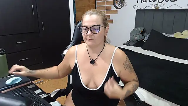 Snapshot of perlagoloza05 chatting on July 14, 2026, 3:22 am perlagoloza05 online show from July 14, 2026, 3:22 am