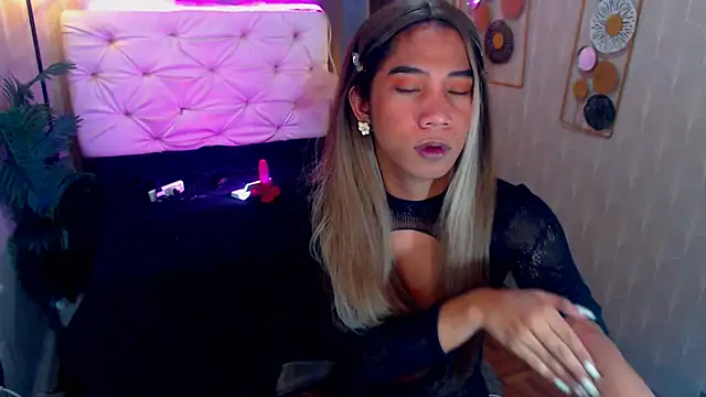 Snapshot of Ursweet_nathaliee chatting on October 13, 2025, 12:10 am Ursweet nathaliee online show from October 13, 2025, 12:10 am