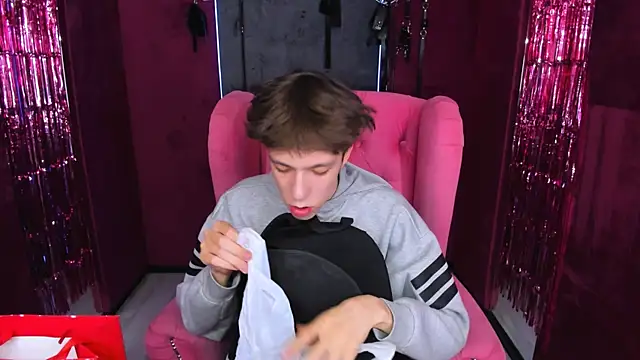 MarkBranston online show from December 19, 2025, 1:29 pm