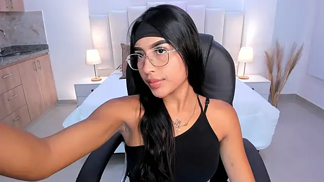 Silvana velvet online show from October 23, 2025, 7:01 pm