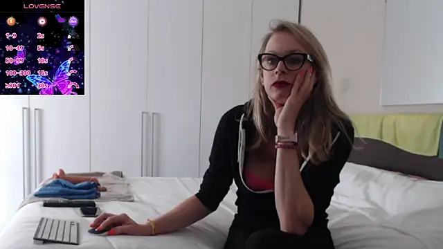 Spicypamy online show from October 16, 2025, 1:45 pm