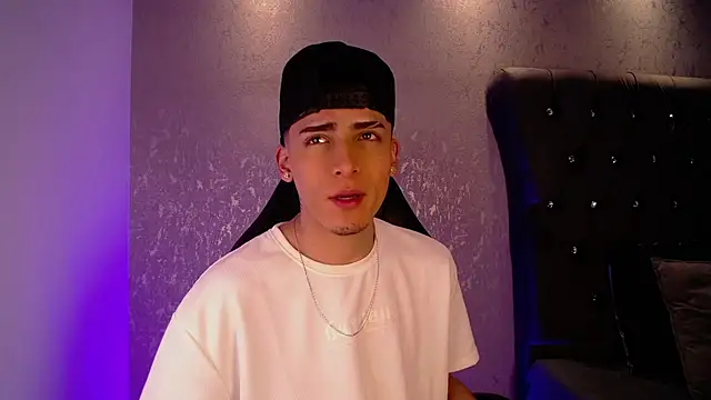 MateoMitchell online show from November 17, 2025, 5:13 am