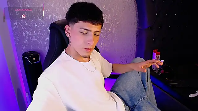 MateoMitchell online show from December 14, 2025, 5:57 am