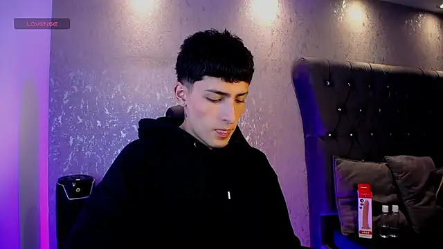 MateoMitchell online show from December 19, 2025, 5:58 am