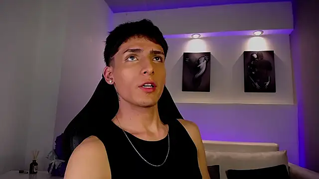 Snapshot of MateoMitchell chatting on February 2, 2026, 5:28 am MateoMitchell online show from February 2, 2026, 5:28 am