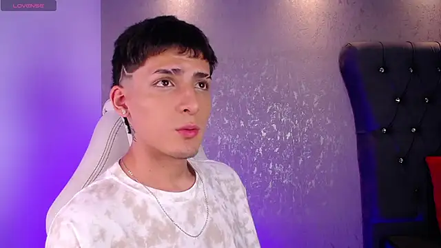 Snapshot of MateoMitchell chatting on February 5, 2026, 4:06 am MateoMitchell online show from February 5, 2026, 4:06 am