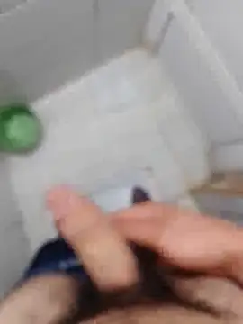 Iuhggikk online show from October 3, 2025, 2:03 pm