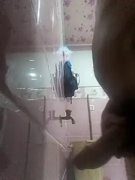 Iuhggikk online show from October 4, 2025, 2:04 pm