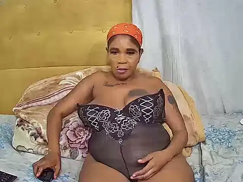 QueenLady7 online show from October 4, 2025, 9:02 pm