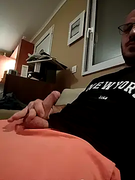 Snapshot of arksex32 chatting on April 13, 2026, 8:14 pm arksex32 online show from April 13, 2026, 8:14 pm