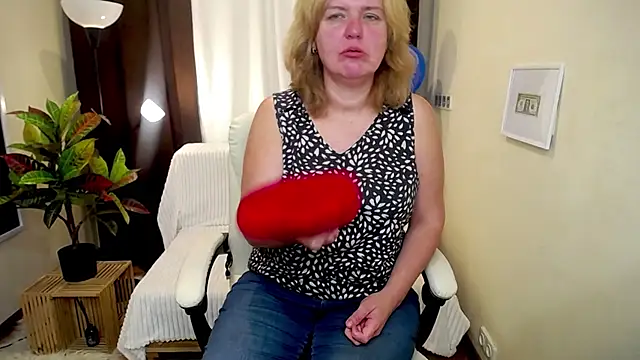 VestaWoody online show from October 6, 2025, 6:11 am