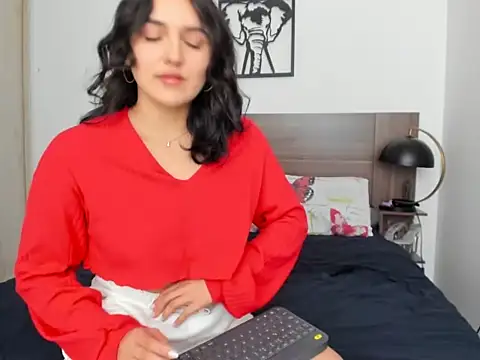 Snapshot of CutieHott chatting on October 4, 2025, 4:27 pm CutieHott online show from October 4, 2025, 4:27 pm