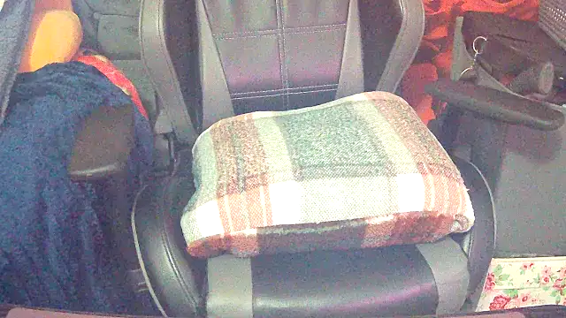 Playful MILF Demi online show from February 16, 2026, 10:50 pm