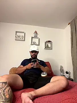 Ezzio Scolaro online show from January 14, 2026, 2:17 am