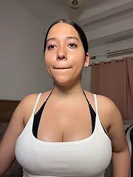 Snapshot of Nhefertary chatting on April 15, 2026, 3:57 am Nhefertary online show from April 15, 2026, 3:57 am