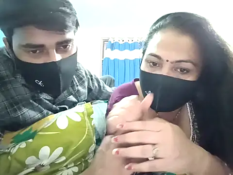 horny milf couple online show from October 19, 2025, 4:40 pm