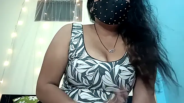 horny milf couple online show from March 5, 2026, 5:53 pm