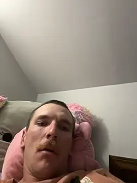 Snapshot of AverageMaleJay chatting on October 6, 2025, 10:18 pm AverageMaleJay online show from October 6, 2025, 10:18 pm