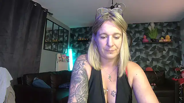 Snapshot of Delichieuse5 chatting on September 20, 2025, 7:48 pm Delichieuse5 online show from September 20, 2025, 7:48 pm