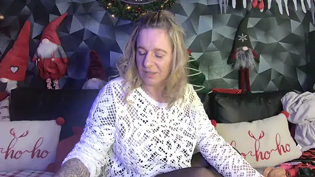 Snapshot of Delichieuse5 chatting on December 13, 2025, 8:25 pm Delichieuse5 online show from December 13, 2025, 8:25 pm