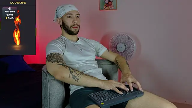 angel kyrozz online show from March 15, 2026, 7:09 pm