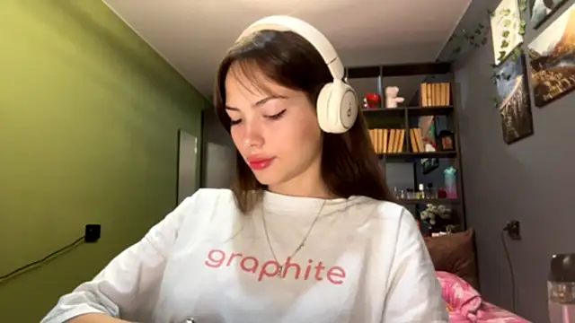 MysticAlisa online show from October 4, 2025, 10:35 am