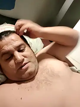 Snapshot of Zsoltzsolti23 chatting on November 25, 2025, 10:32 pm Zsoltzsolti23 online show from November 25, 2025, 10:32 pm