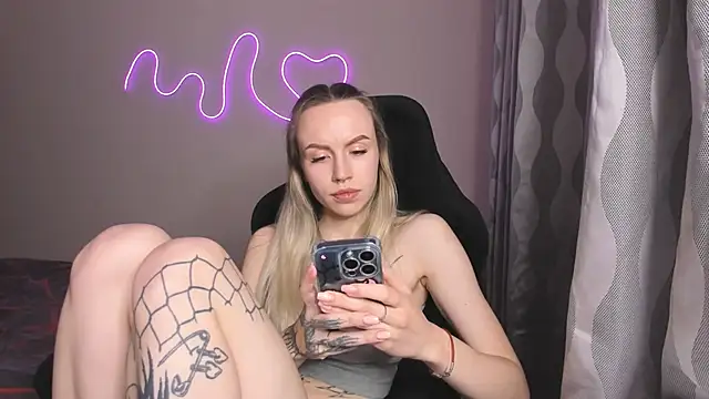 hello kittyyk online show from May 9, 2026, 11:10 pm