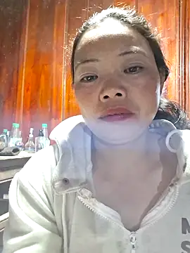 miomio-12 online show from December 19, 2025, 1:51 pm